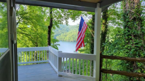Mountain Lake Retreat I Getaway with Stunning Views